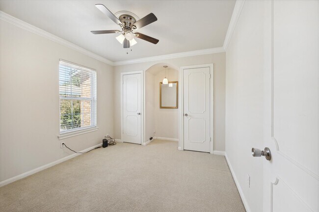 Building Photo - 1833 Saxony Ln