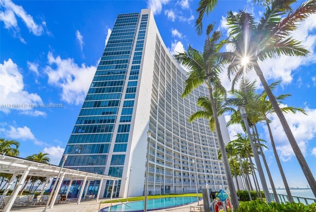 Building Photo - 601 NE 36th St