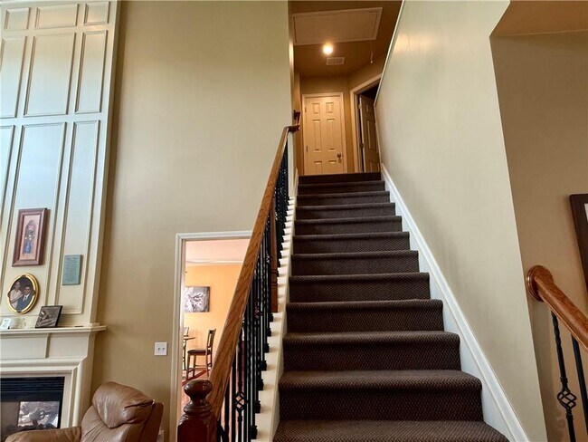 Building Photo - 585 Marylebone Dr