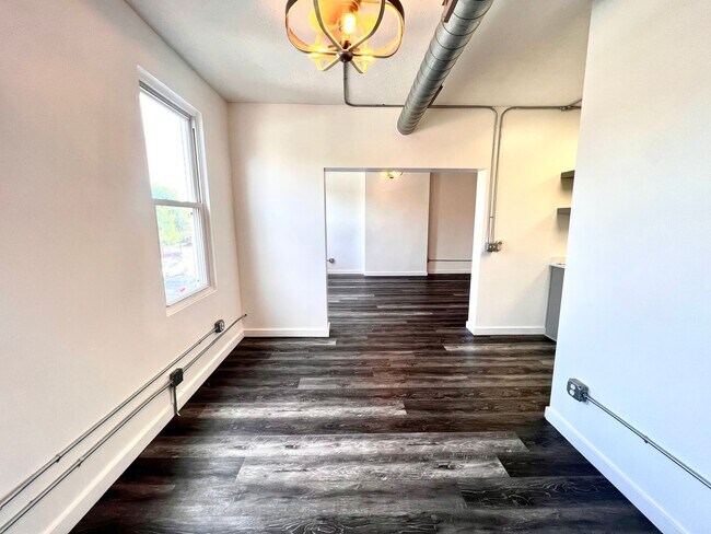 Building Photo - Beaver - Luxury 2 Bedroom, 1 Bathroom, located in downtown shopping district.