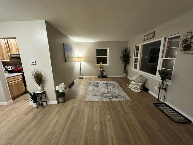 Primary Photo - 1126-1128 Byron Ave.