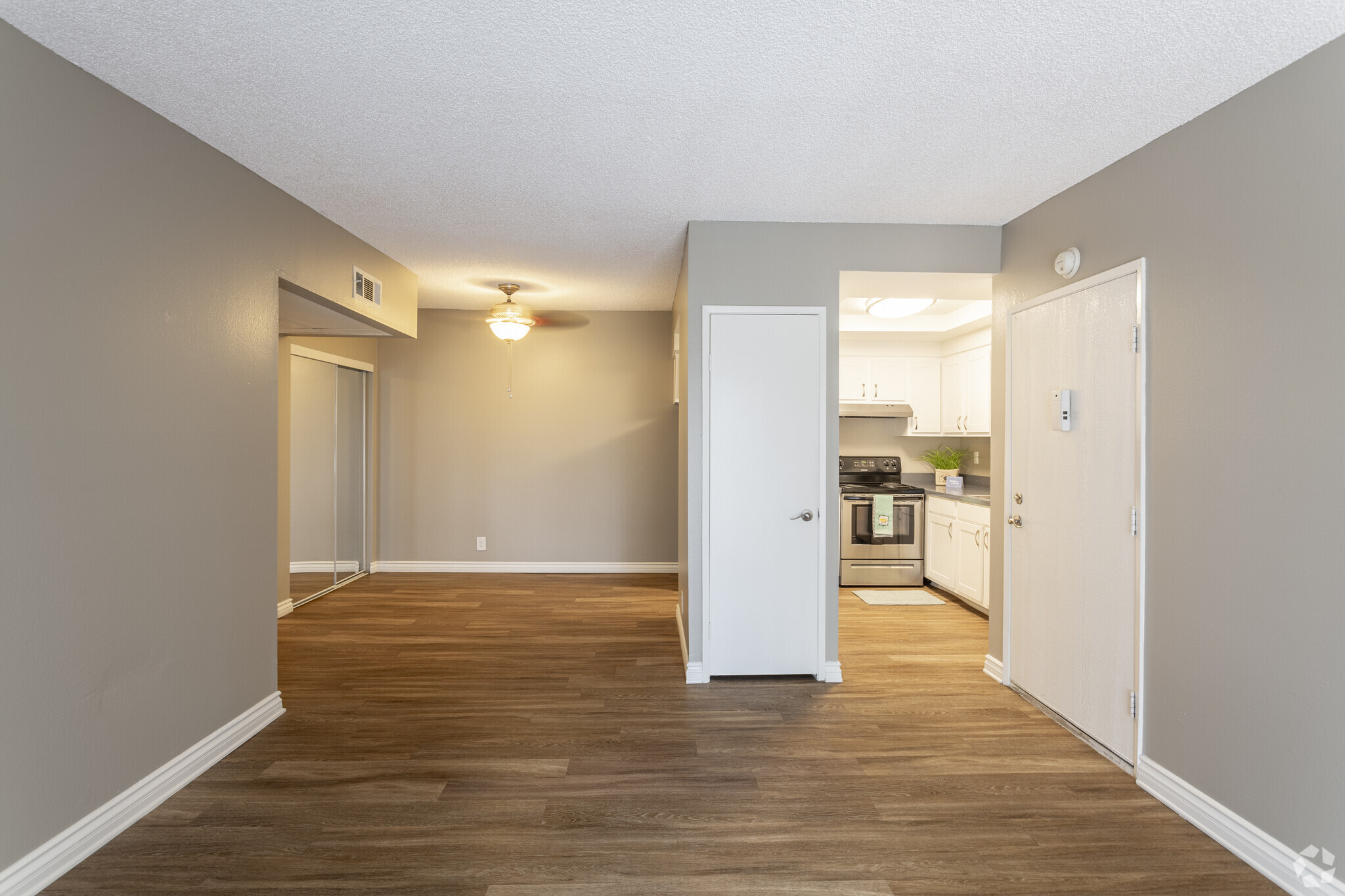 1 BR, 1 BA - 754 SF - Mesa Village Apartments