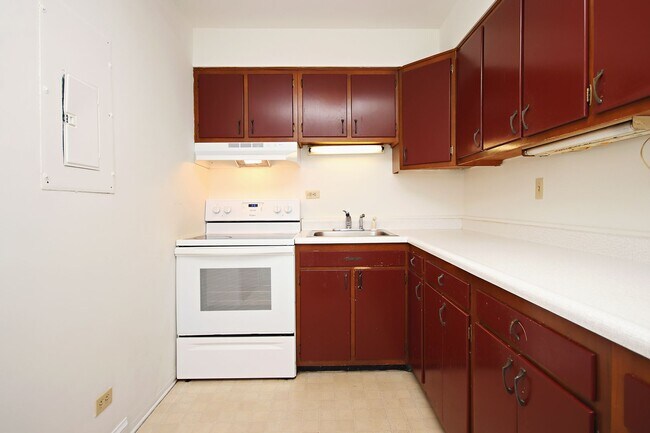 Building Photo - Student-Friendly Ivy Rd Apartment Near Foo...