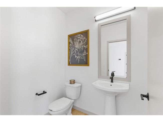 Building Photo - 21401 Dushane Pkwy