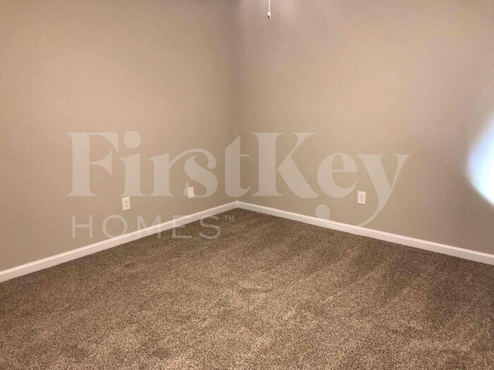 Building Photo - 5705 Hiram Lithia Springs Rd SW