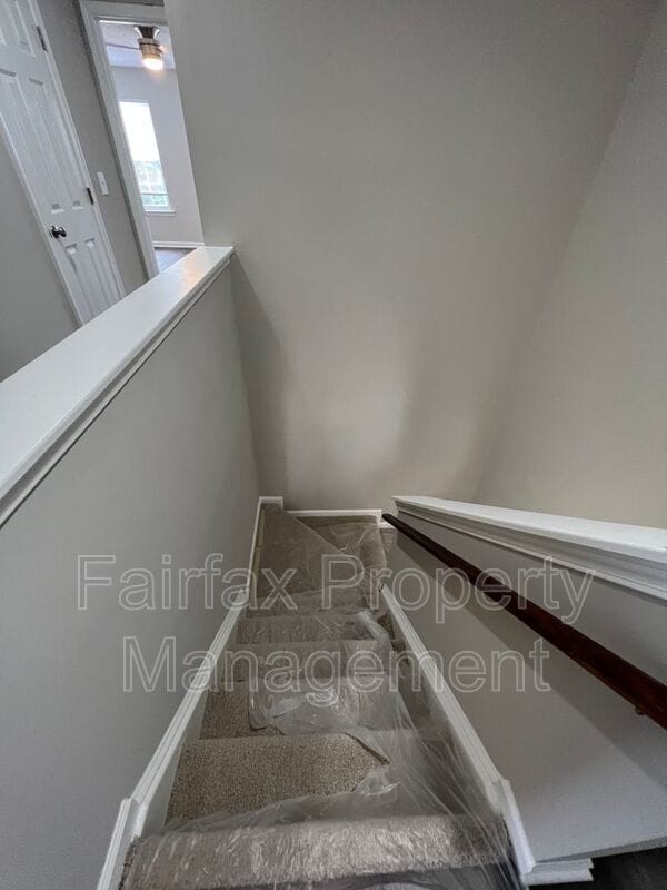 Building Photo - 201 Ridge Lake Dr