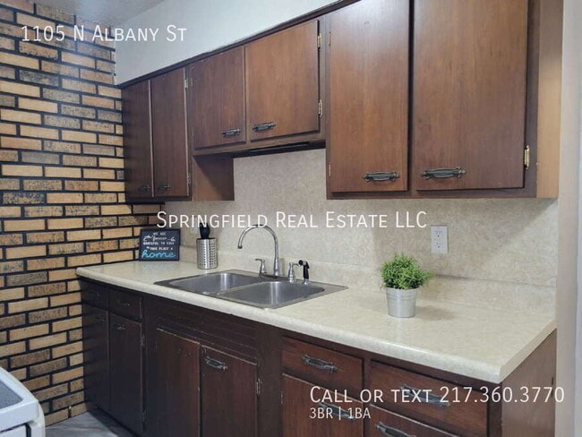 Building Photo - 1105 N Albany St