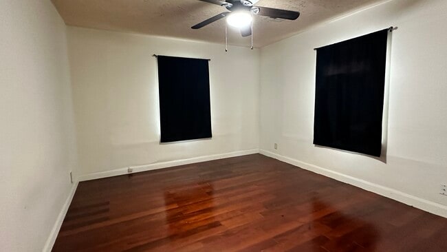 Building Photo - 802 N Kickapoo Ave