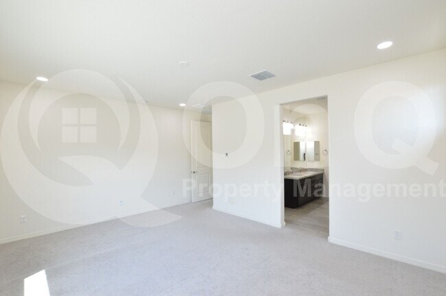 Building Photo - 9114 S 167th Dr