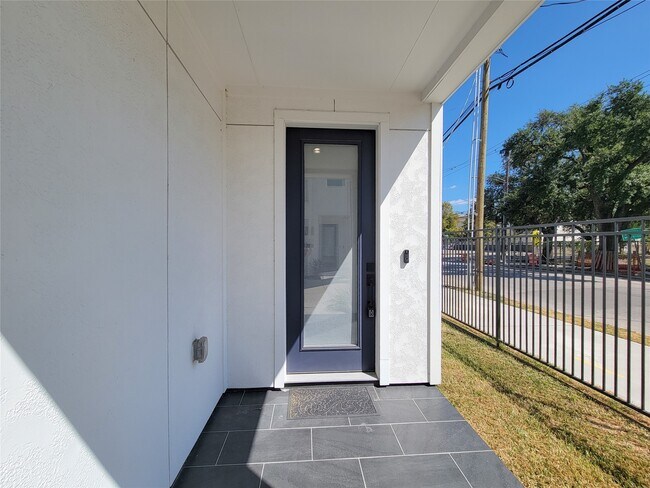 Building Photo - 905 Quitman St