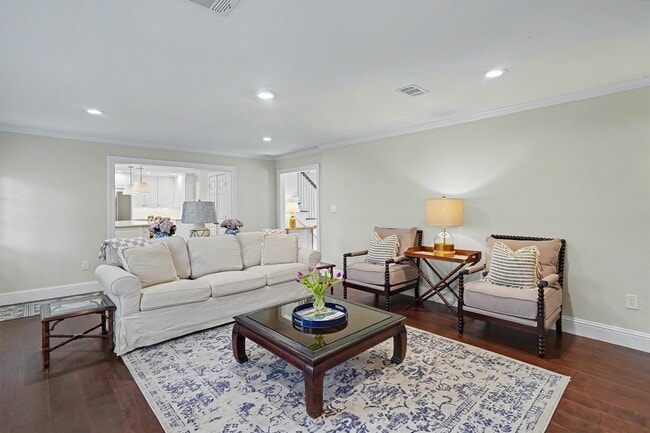 Building Photo - 751 Bison Dr