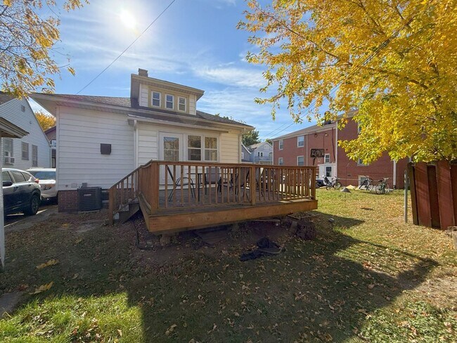 Building Photo - 1128 Bowen Ct