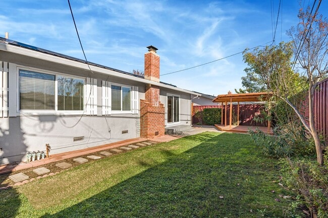 Building Photo - Spacious 4BR/3BA Home in Top-Rated School District!