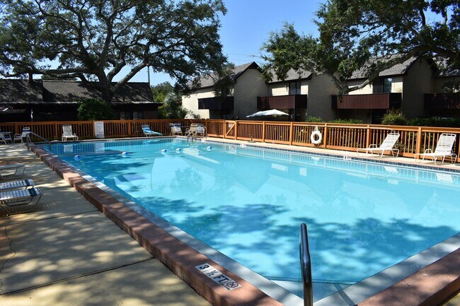 Building Photo - Waterfront Paradise - Fully Furnished Town...