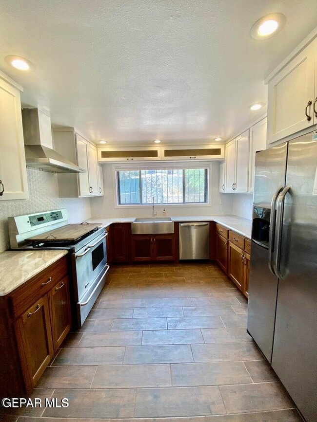 Building Photo - 3213 El Morro Rd