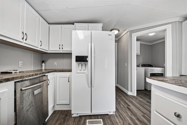 Building Photo - 2122 Koster Rd