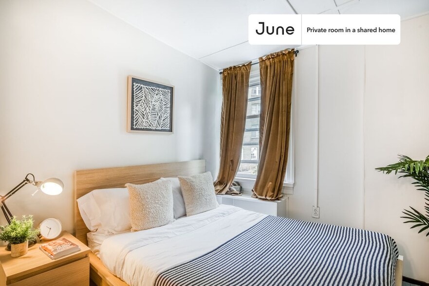 Primary Photo - Private bedroom in 5 bed/1 bath Home