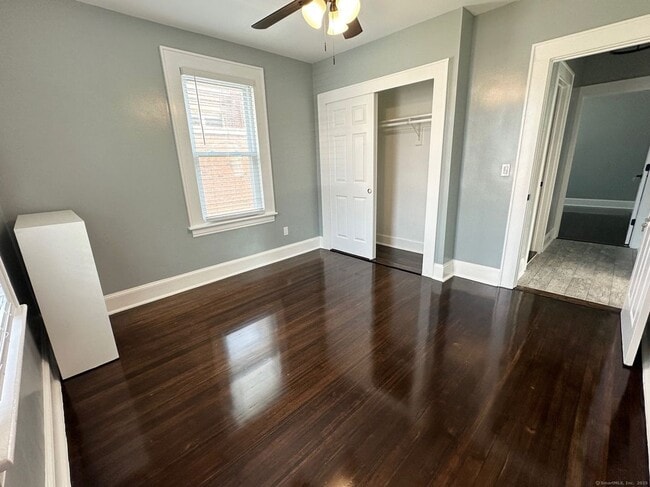 Building Photo - 433 Ridgefield Ave