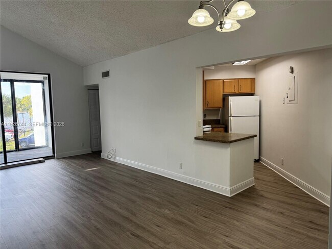 Building Photo - 213 Lake Pointe Dr