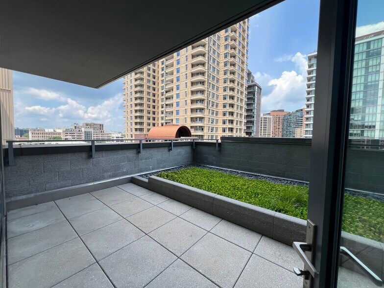 Balcony - 4960 Fairmont Ave