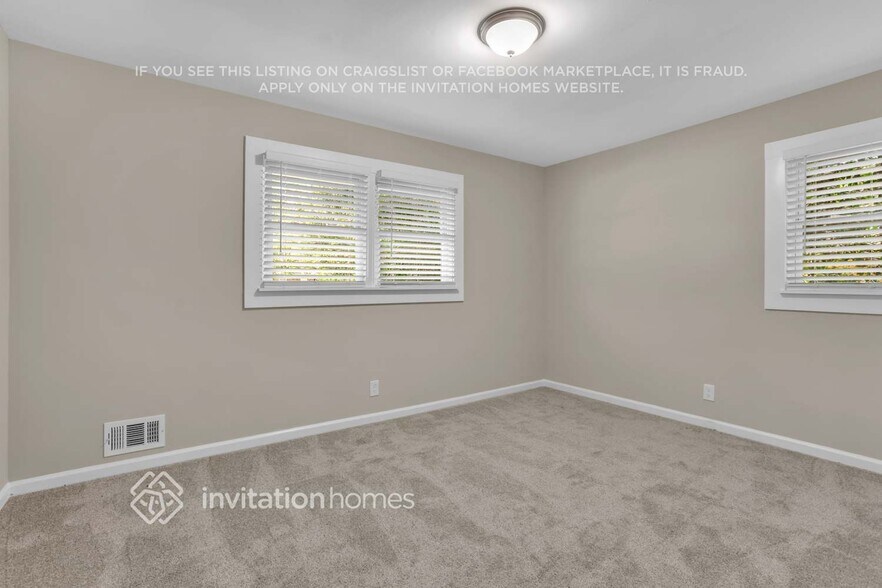 Building Photo - 1633 Carolyn Dr SW