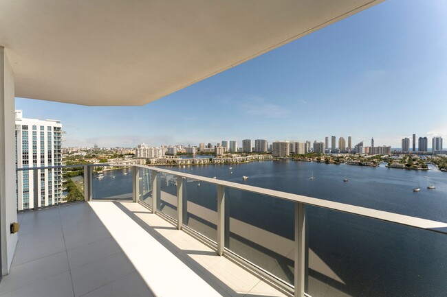 Building Photo - 17111 Biscayne Blvd