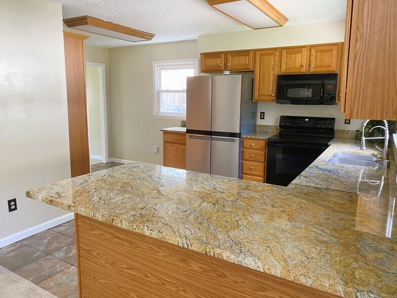Building Photo - 3558 Winthrop Dr