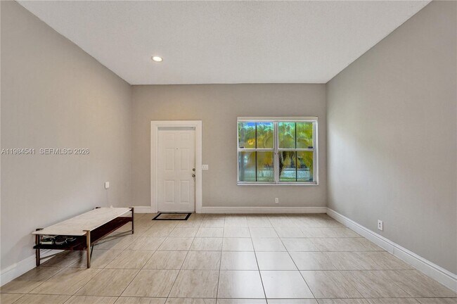 Building Photo - 930 Bluewood Terrace