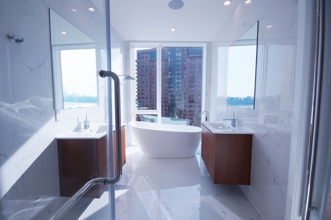 Building Photo - 5 Washington Pl