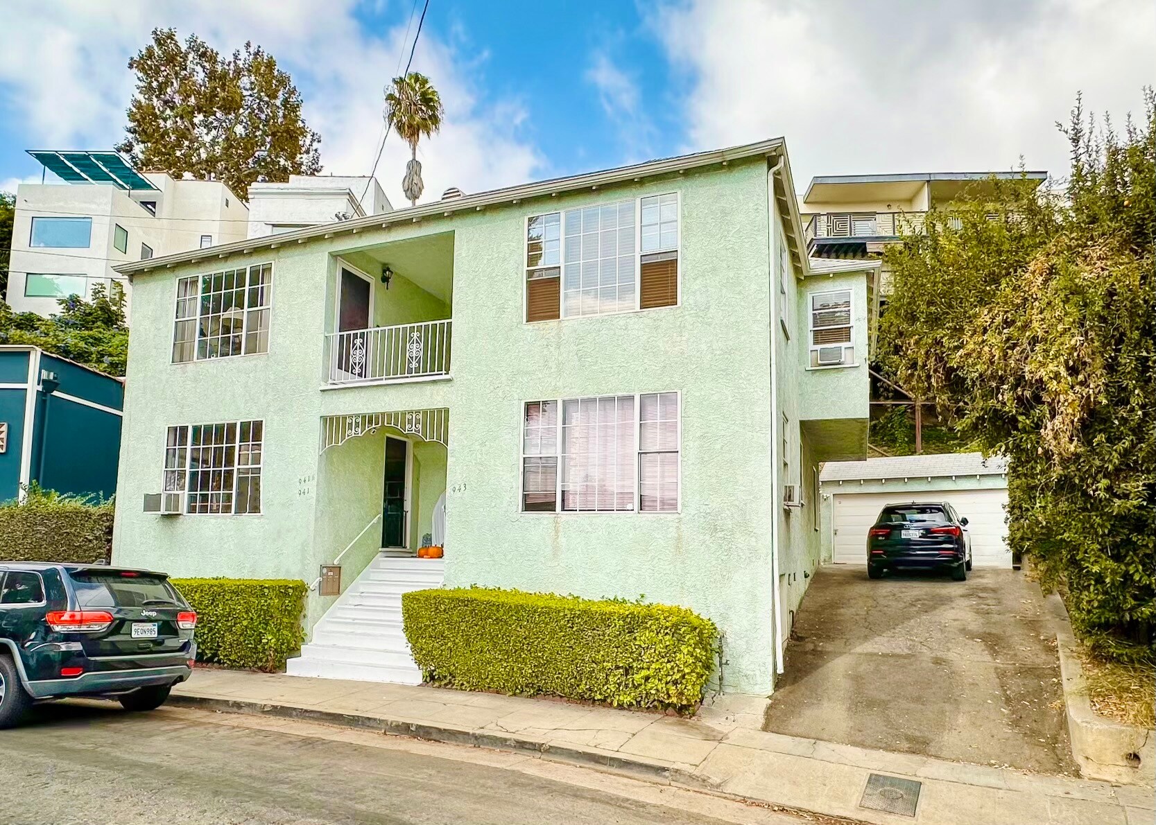 Building Photo - 941 Robinson St