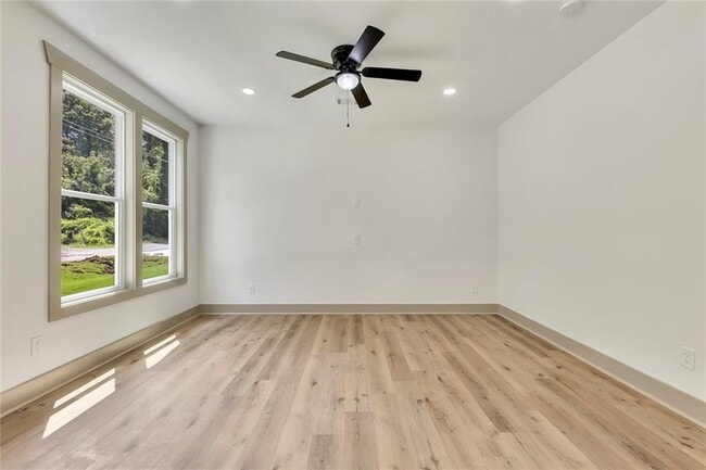 Building Photo - 3 Forsyth St NE