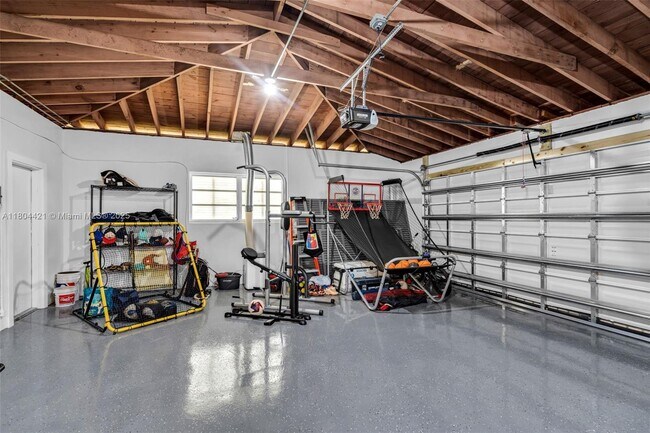 Building Photo - 15400 SW 84th Ave
