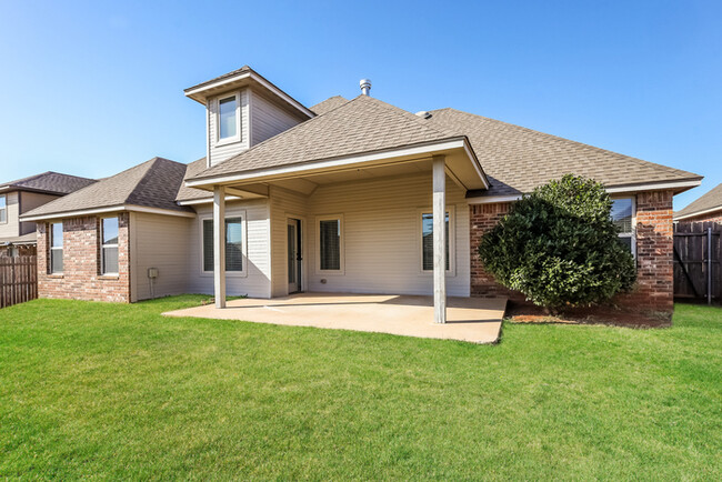 Building Photo - Beautiful Home!