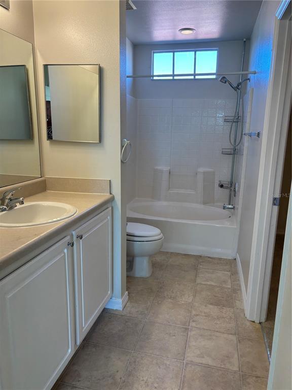 Building Photo - 5552 Bentgrass Dr