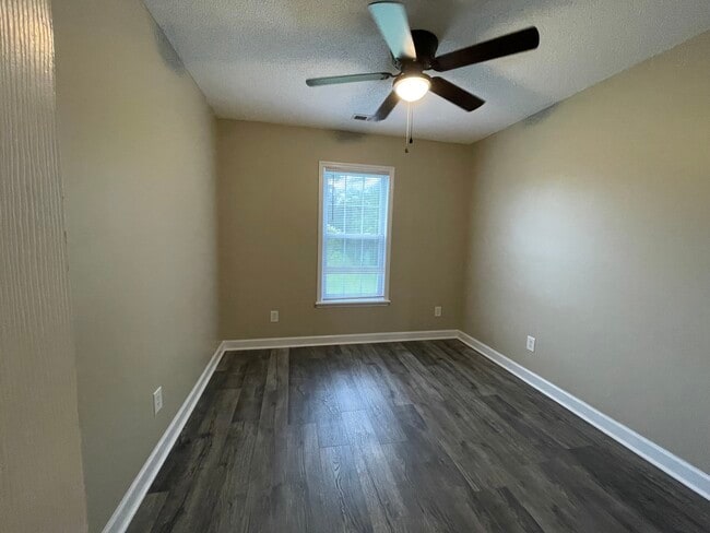 Building Photo - 119 Tillett Ln