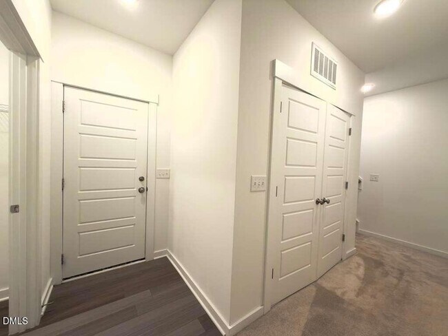 Building Photo - 1802 Stroup St