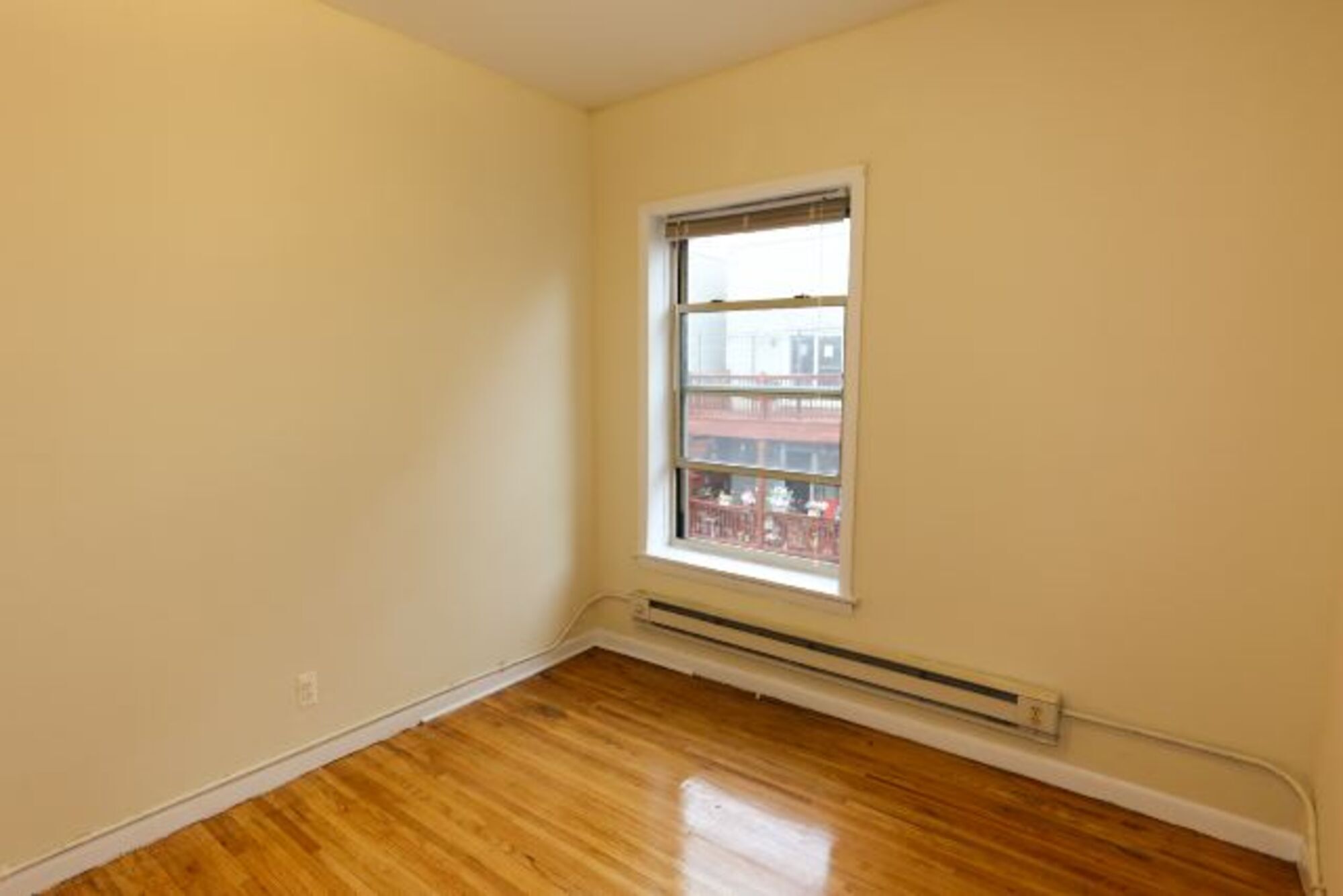 Building Photo - 644 W Barry Ave