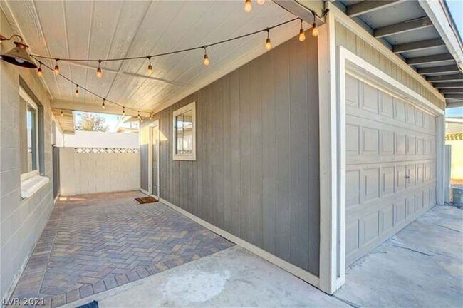 Building Photo - 4044 Pepe Cir