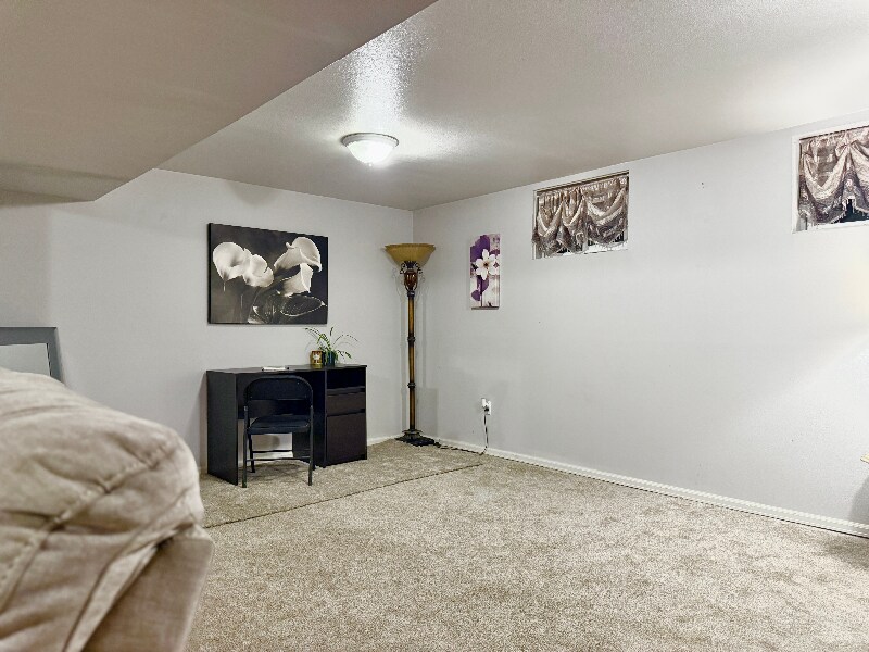 Building Photo - 401 Crestridge Ave