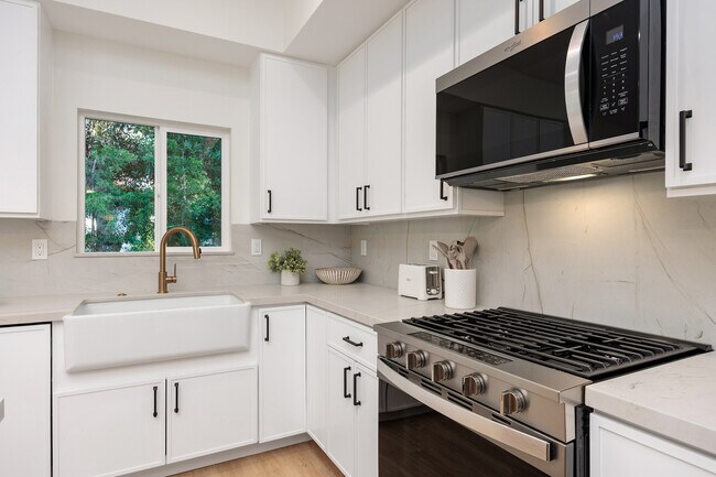 Building Photo - 1559 Rancho Serena