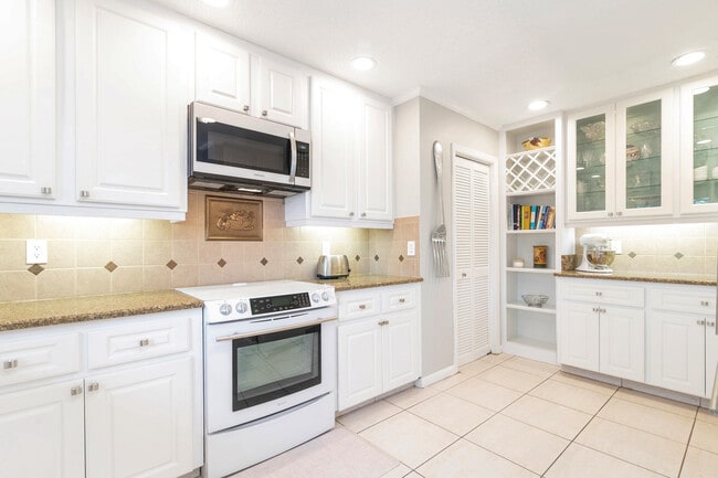 Building Photo - 10 Sailfish Ln