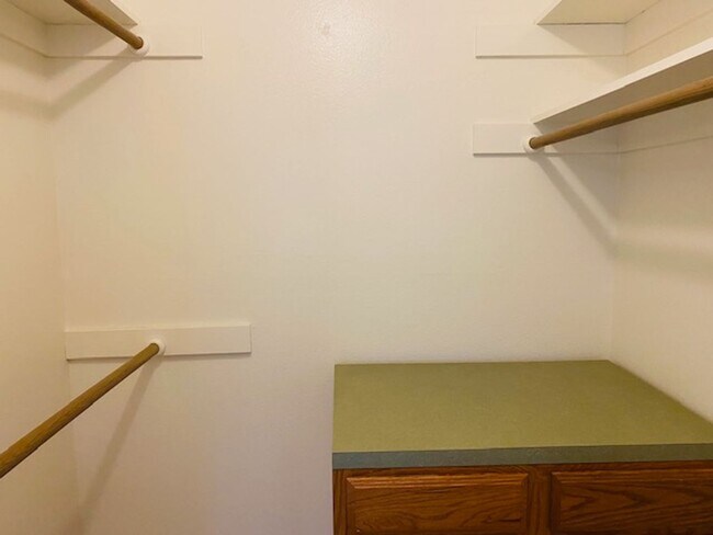 Building Photo - $1,550 Palm & Shaw, 2 Bedroom Condo - N Wi...