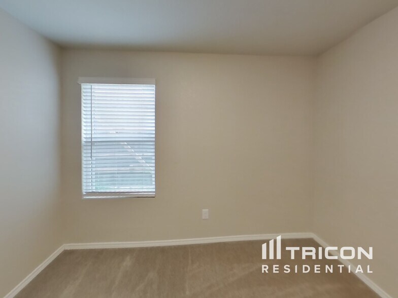 Building Photo - 6526 Beehive Dr