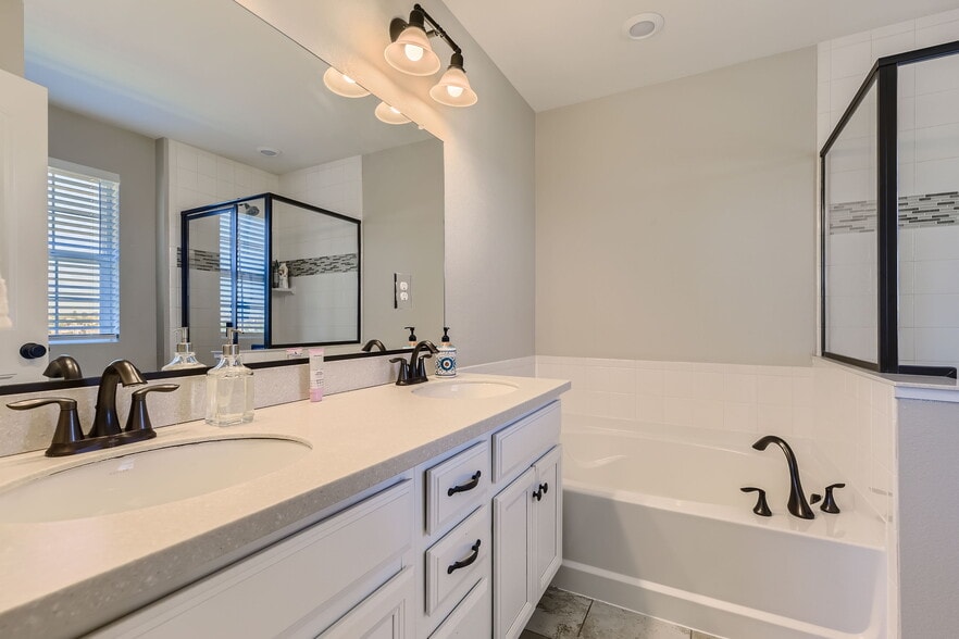 Master Bedroom - 23281 E Jamison Dr