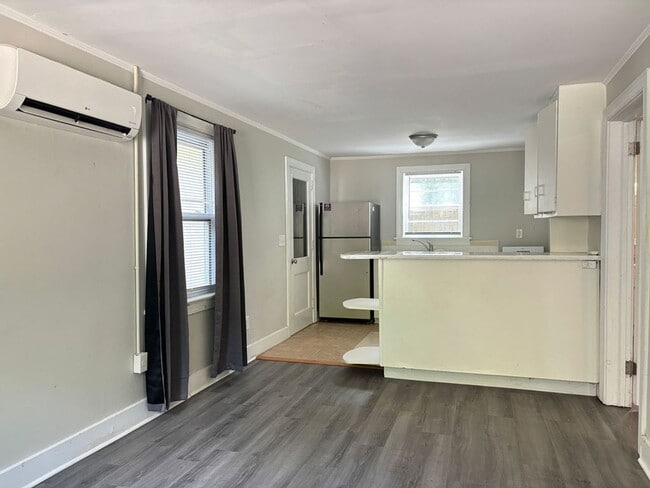 Building Photo - Available now. WATER & SEWER INCLUDED! Gre...