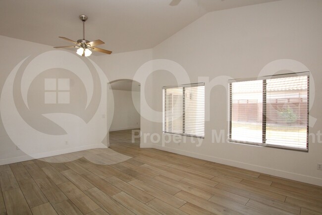 Building Photo - 1673 E Wildhorse Pl