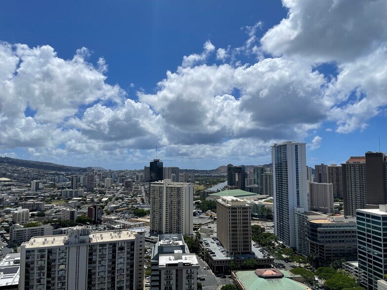Building Photo - 629 Keeaumoku St