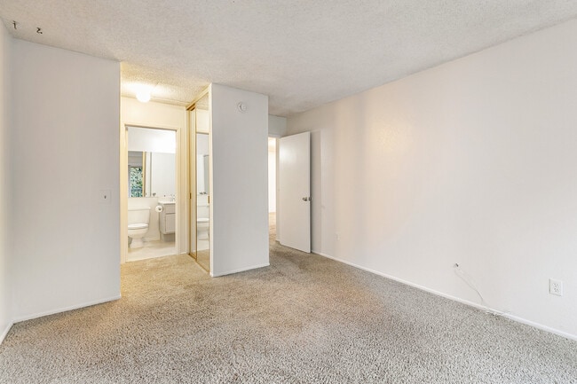 Building Photo - 101 Rockledge Ln
