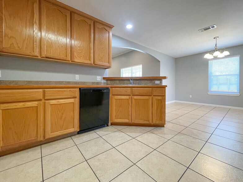 Building Photo - 109 Red Oak Rd