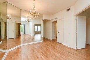 Building Photo - 2211 S Braeswood Blvd